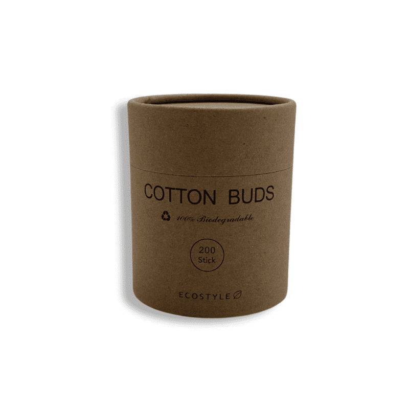 Bambus vatpinde i en rund, brun papirboks med teksten "COTTON BUDS 200 STK."